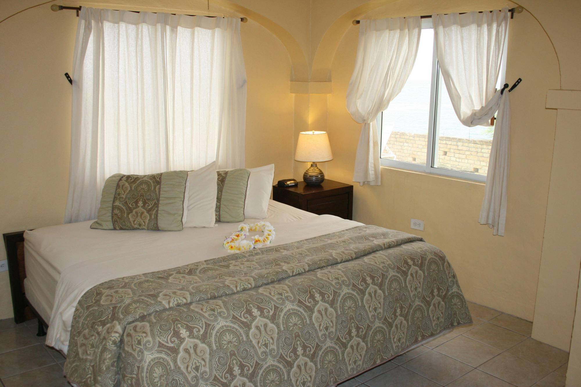 Hotel On The Cay Кристианстед Екстериор снимка