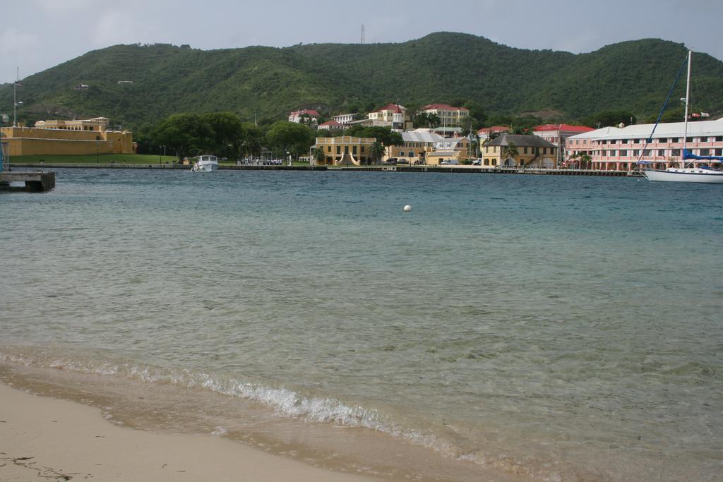 Hotel On The Cay Кристианстед Екстериор снимка